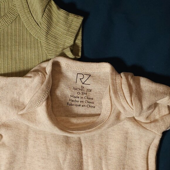 Lot of 3 Ribbed Trend Bodysuits/Rompers (0-3 months) - Picture 6 of 7